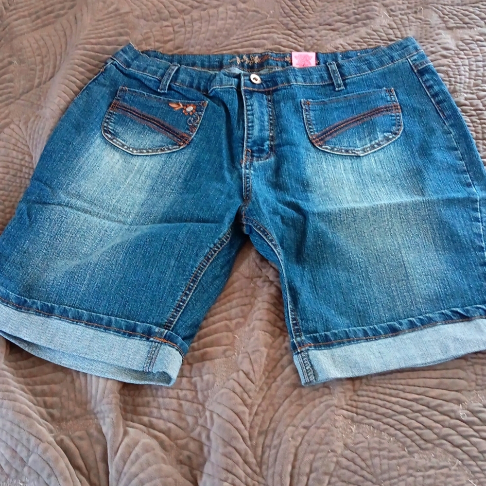 Plus size Bermuda shorts